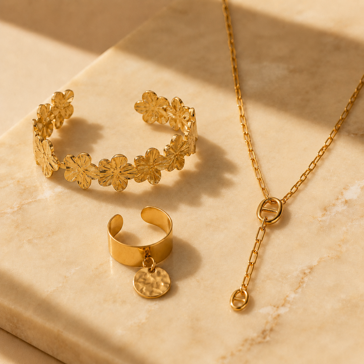 Bracelet, collier et bagues dorés Golden Glow